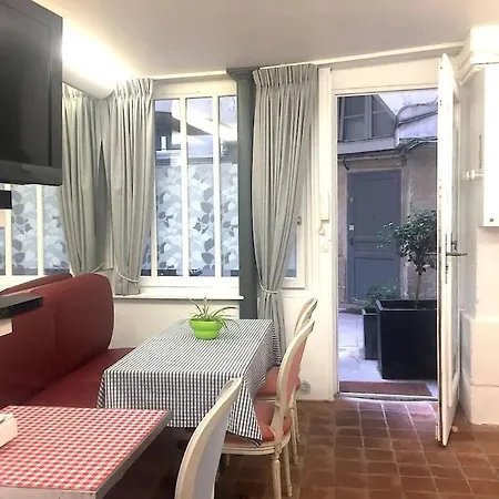 Atypical Flat - Place Des Vosges - 4 People Appartamento Parigi