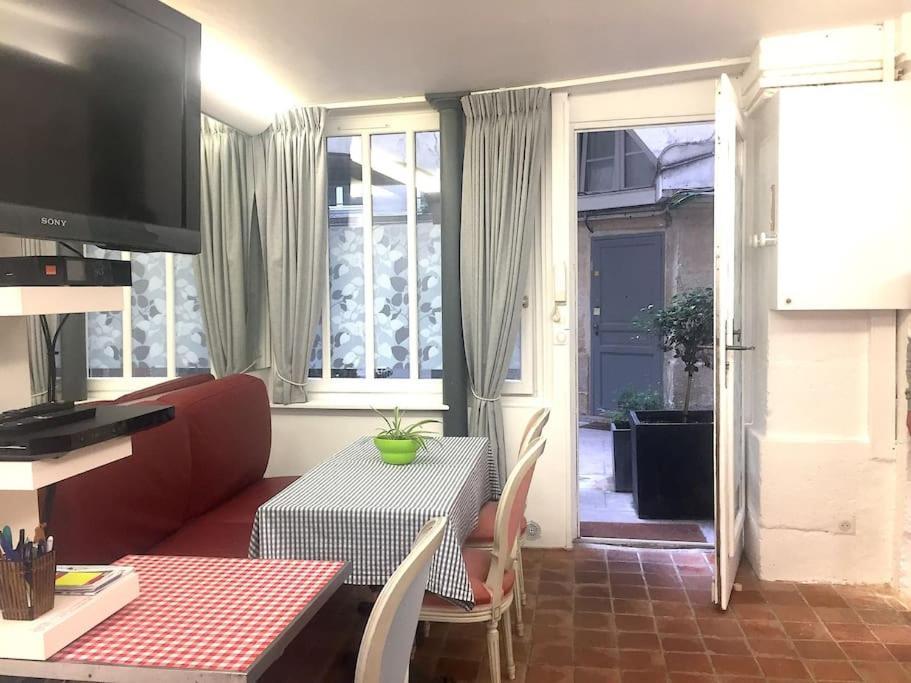 Atypical Flat - Place Des Vosges - 4 People Appartamento Parigi